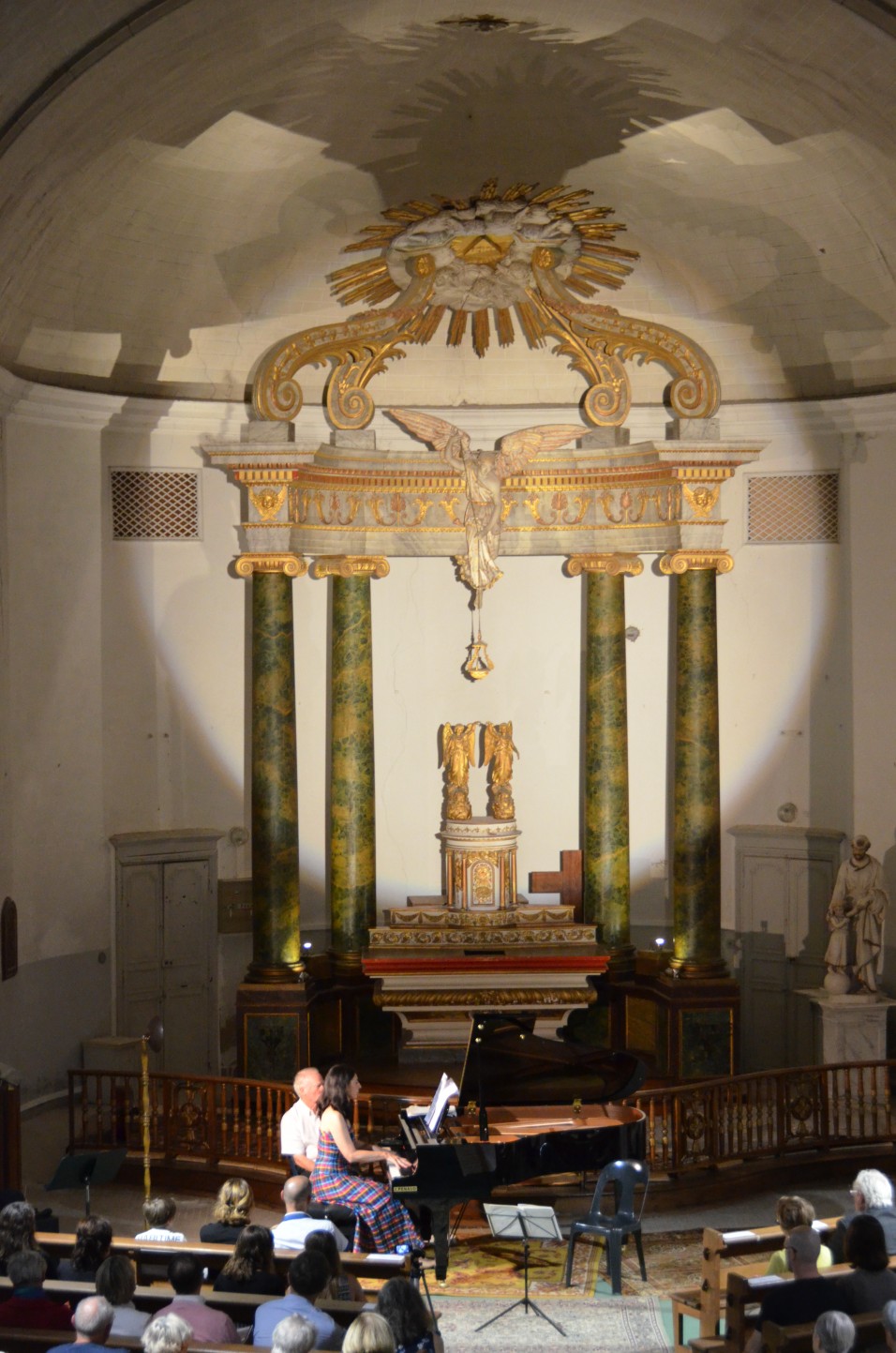 L'autel à baldaquin lors du concert du 20 août 2015